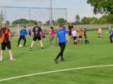 Laatste training S.K.N.W.K. JO9-1 van seizoen 2022-2023 (partijtje tegen de ouders) (10/178)